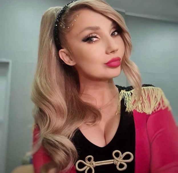 Słowiańska WAMPIRZYCA Cleo chwali się nową fryzurą. Era kucyka dobiegła końca? (FOTO)