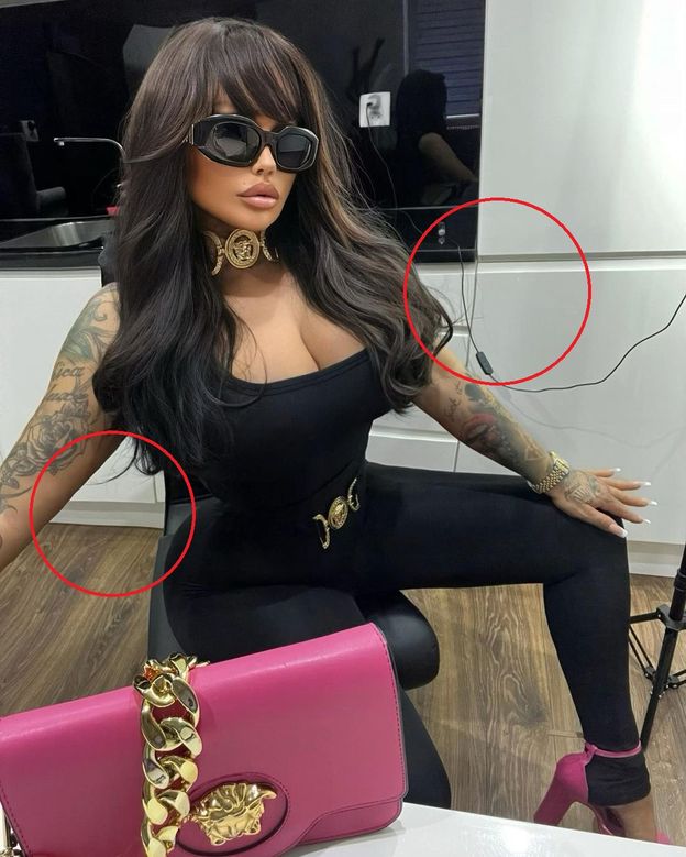 Laluna Unique wygina się na tle POFALOWANYCH mebli! "Więcej Photoshopa się nie dało?" (FOTO)