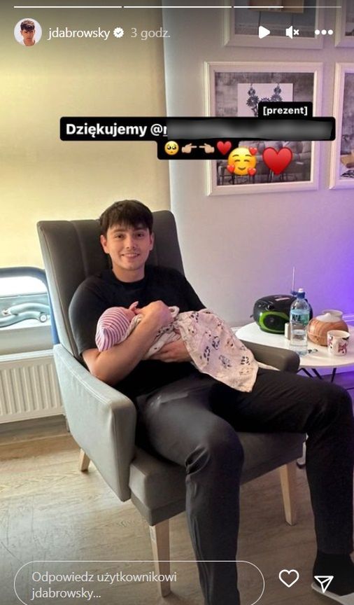 Jan Dąbrowski pokazał twarz nowo narodzonej córki. "Witaj na świecie kruszynko" (FOTO)