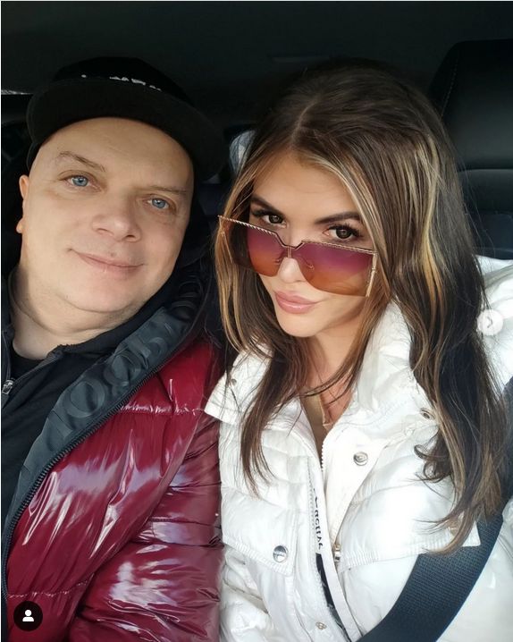 Ukochana Krzysztofa Skiby przygotowuje się do ślubu. Pochwaliła się próbnym makijażem. Przypomina jeszcze siebie? (FOTO)