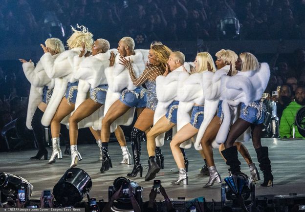 TYLKO NA PUDELKU: Tłumy czekają na koncert Beyonce przed PGE Narodowym. "Stoją w kolejce od WCZORAJSZEGO WIECZORU" (FOTO)