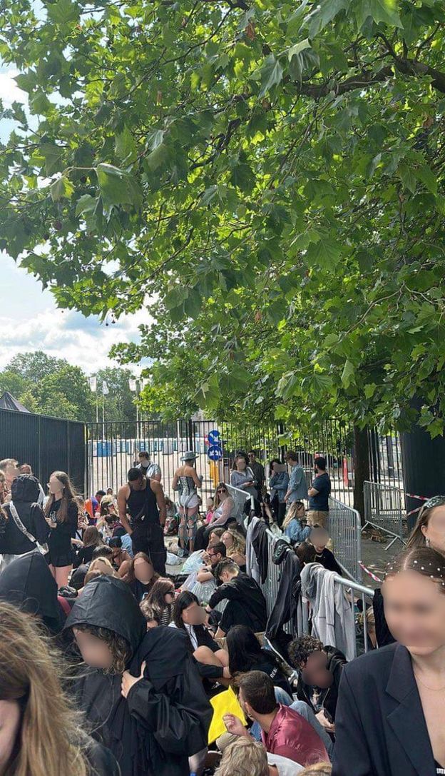 TYLKO NA PUDELKU: Tłumy czekają na koncert Beyonce przed PGE Narodowym. "Stoją w kolejce od WCZORAJSZEGO WIECZORU" (FOTO)