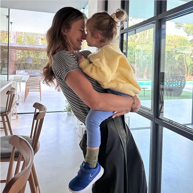 Anna Lewandowska przemawiała do fanów, wtem w kadrze pojawiła się Laura. Trenerka pokazała jej twarz (ZDJĘCIA)