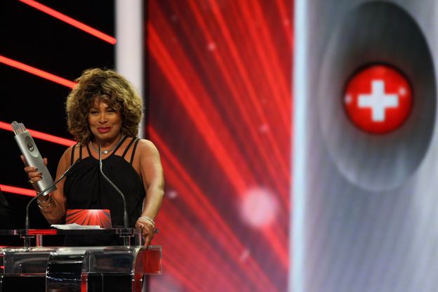 Tak wyglądały OSTATNIE MIESIĄCE życia Tiny Turner w ukochanej Szwajcarii: joga, przejażdżki porsche i zakupy
