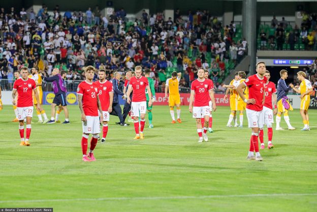 Kibice zwyzywali piłkarzy po meczu: "Trzy dni jechałem tutaj PKS-em, zwróćcie mi ku*wa za bilet". Tak zareagował Zieliński