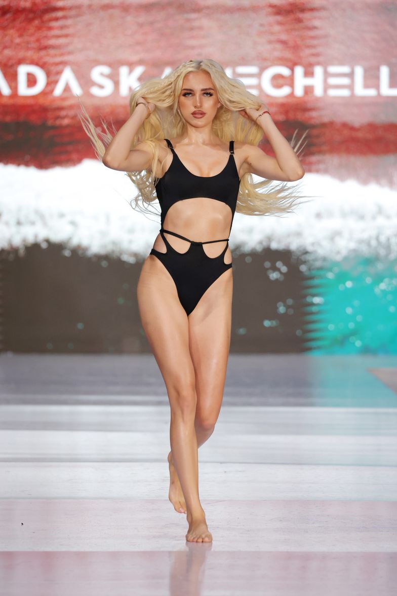 Caroline Derpienski na Miami Swim Week