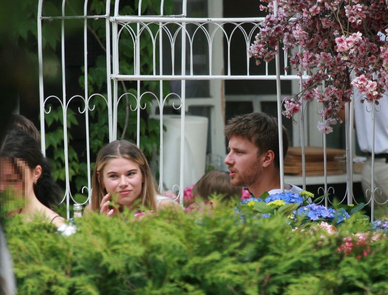 Maciej Musiał z partnerką