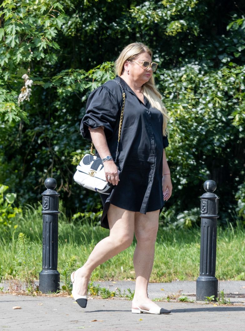 Katarzyna Niezgoda świeżo po ślubie na spacerze