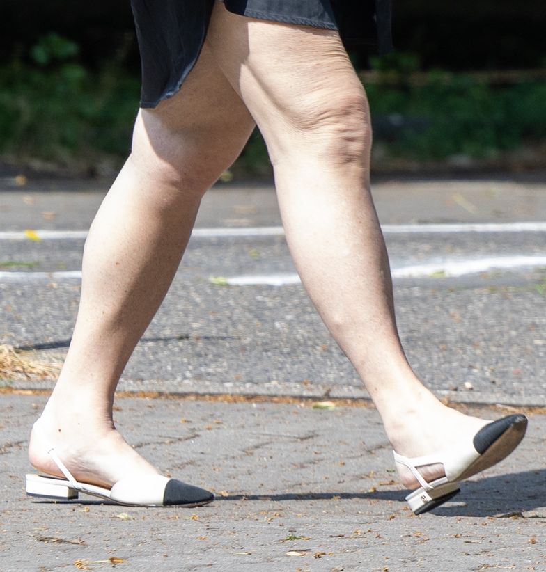 Katarzyna Niezgoda świeżo po ślubie na spacerze