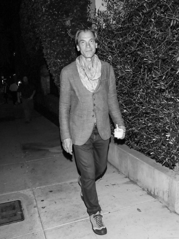 Julian Sands NIE ŻYJE. Potwierdzono, że znalezione szczątki w okolicach gór należały do aktora