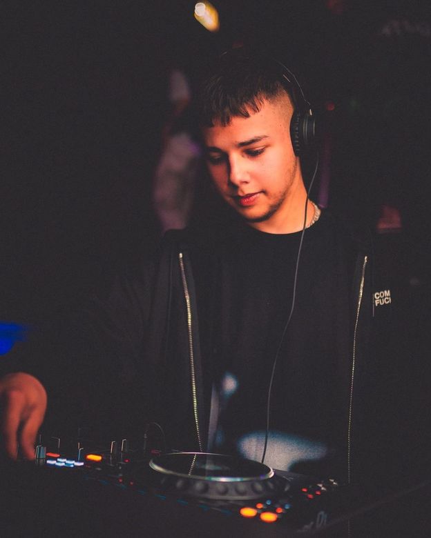 Media prześwietliły zarobki Allana Krupy. Ile syn Edyty Górniak dostaje za występ jako DJ? Lepiej usiądźcie...