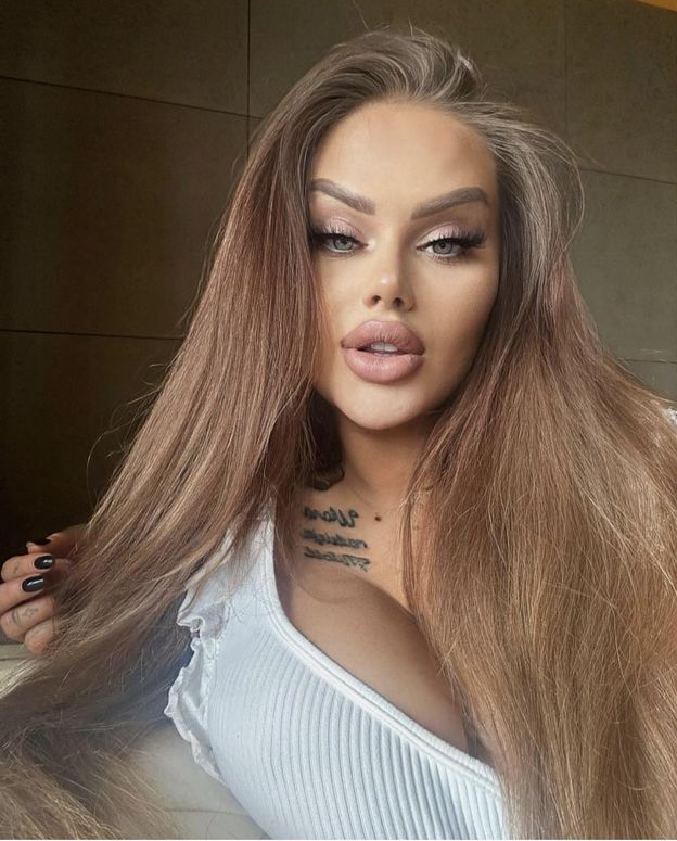 Ewel0na zaprezentowała "nową twarz". Fani apelują o rozwagę: "Robisz sama sobie KRZYWDĘ" (FOTO)