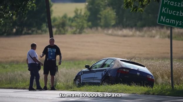 Influencer POTWIERDZA, że podrzucił pieniądze pod dom dziecka i ogłasza: "Rozdałem MILION ZŁOTYCH"