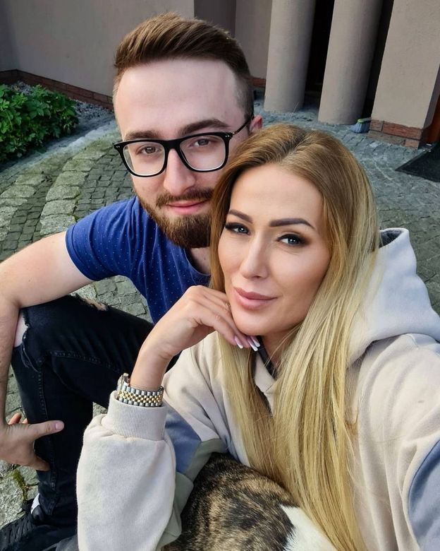 Poprowadził ją do ołtarza i pojawiał się u jej boku w "Królowych życia". Sylwia Peretti mówiła o synu: "Jest moim najlepszym kumplem"
