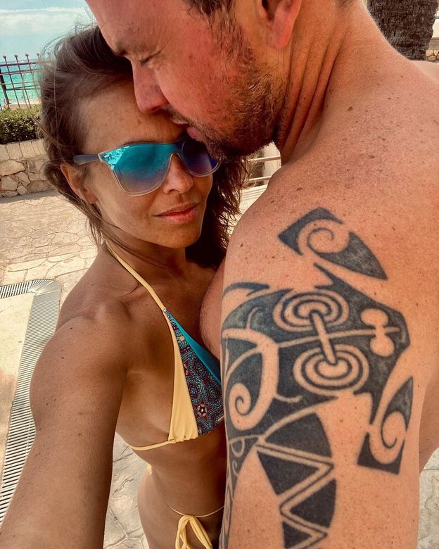 Edyta Herbuś przypomina o piciu wody, pozując w bikini. Fani pieją z zachwytu: "Petarda jak 18-tka" (FOTO)