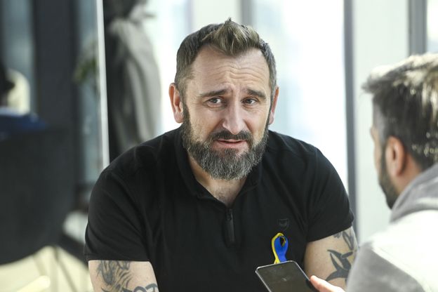 Liroy walczy z żoną o prawa do opieki nad dziećmi. ŁAMIĄCYM SIĘ GŁOSEM opowiada: "To jest po*ieprzony system"