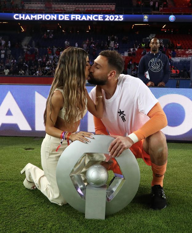 Piłkarz Paris Saint-Germain i jego partnerka ZAATAKOWANI przez włamywaczy! Rozebrano ich i związano