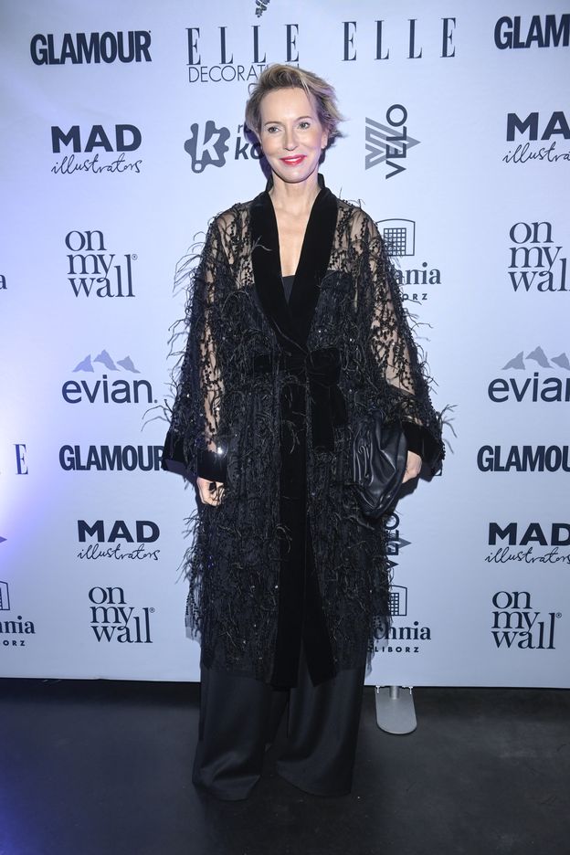 Paulina Smaszcz wyleguje się na leżaku w mocno wyciętym BIKINI. Prawdziwa petarda? (FOTO)