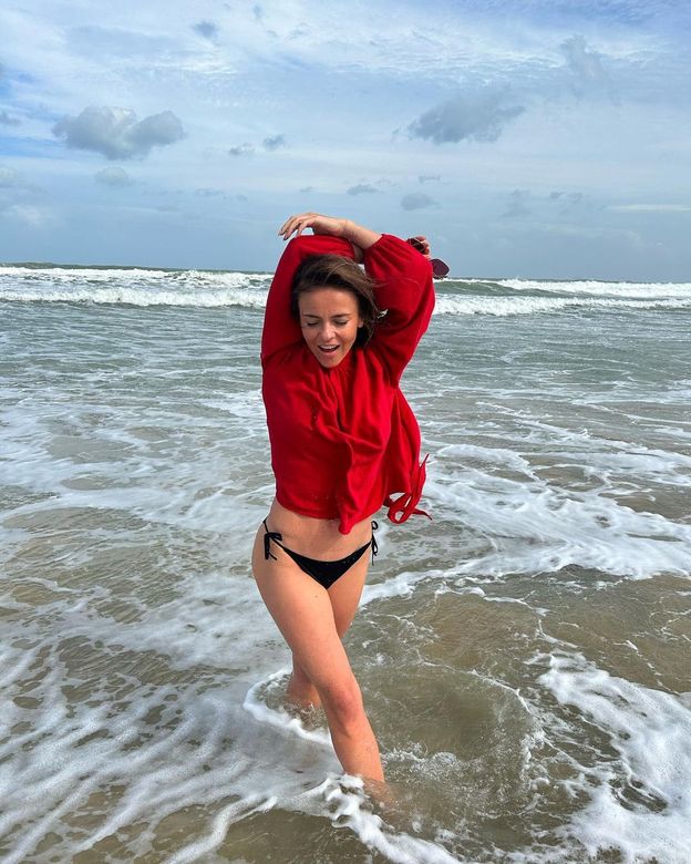 Edyta Herbuś przypomina o piciu wody, pozując w bikini. Fani pieją z zachwytu: "Petarda jak 18-tka" (FOTO)