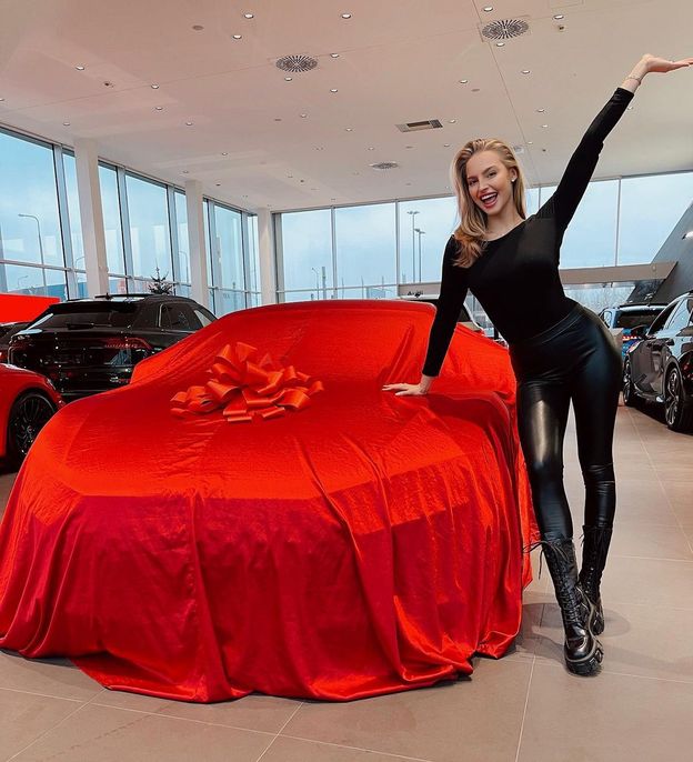 Karolina Pisarek kupiła sobie auto za MILION ZŁOTYCH Kto by pomyślał że moje życie tak się