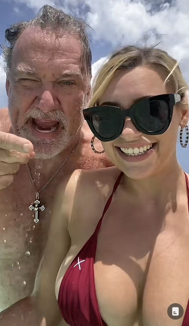 Tiktokerkę i jej ukochanego dzieli 40 lat różnicy. Influencerka chwali się życiem u boku 63-latka (ZDJĘCIA)