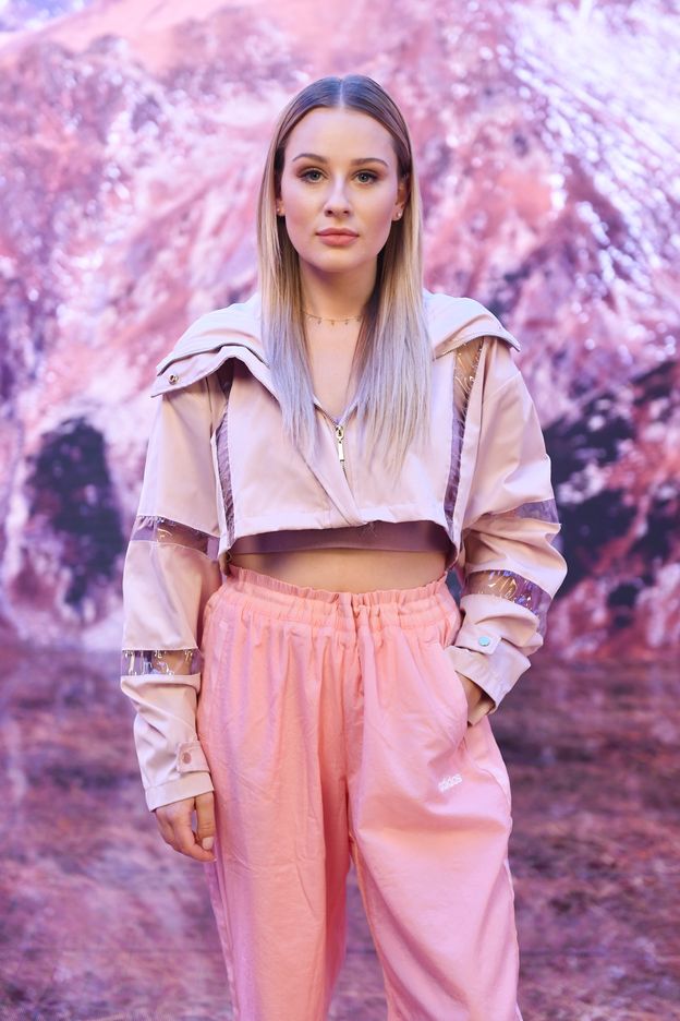 TYMCZASEM U ANDZIAKS: Przerwała wakacje w Nicei, żeby przylecieć do Polski na DWA DNI i pójść do... fryzjera