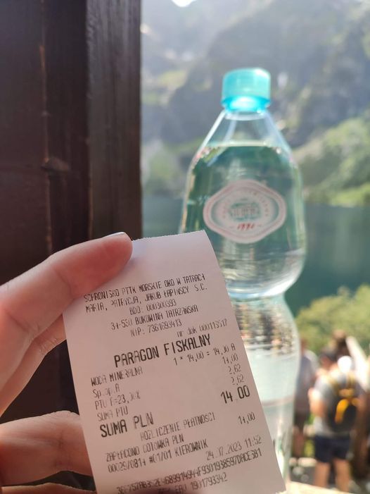 Kupiła butelkę wody przy Morskim Oku. Gdy zobaczyła paragon, zdębiała. "Zwykłe łupienie klienta"