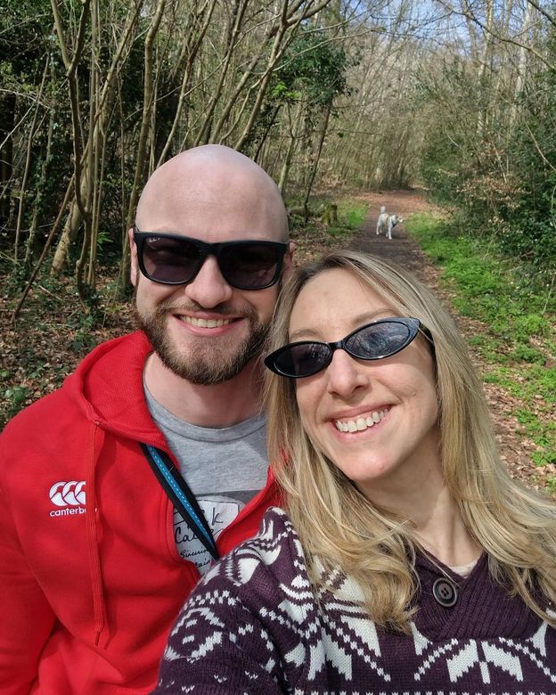 Piła dwie butelki wódki dziennie. Dziś 35-latka jest nie do poznania. Pokazała, co alkohol zrobił z jej cerą (ZDJĘCIA)