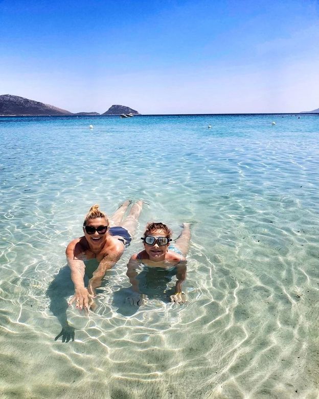 Katarzyna Skrzynecka w stroju kąpielowym chwali się fotkami z włoskich wakacji. Fani w zachwycie: "KWINTESENCJA KOBIECOŚCI" (ZDJĘCIA)