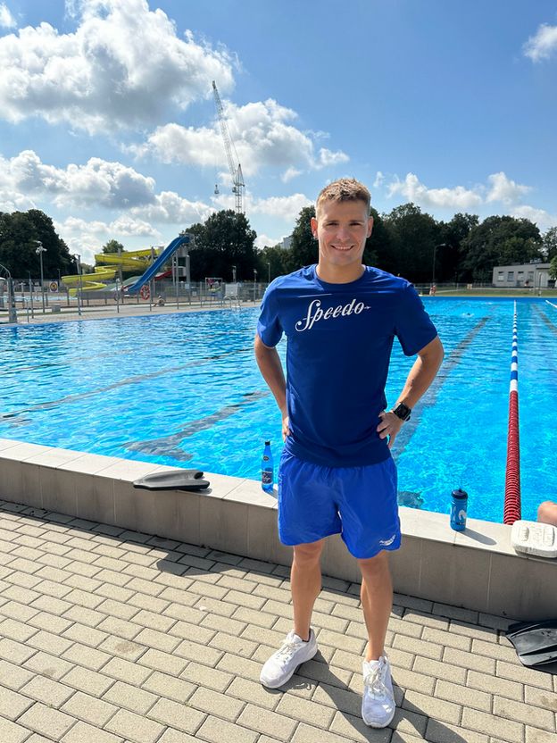 Brat Roberta Karasia przerywa milczenie. Nazywa go "wulgarnym" oraz "aroganckim" i wyznaje: "Zostałem ZABLOKOWANY dwa lata temu" (FOTO)