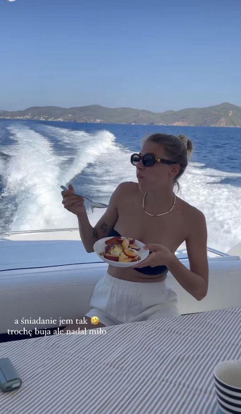 Marta Wierzbicka w skąpym bikini zajada się owsianką na jachcie w Grecji (FOTO)