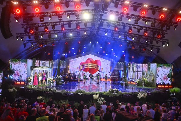 Internauci MIAŻDŻĄ Festiwal Weselnych Przebojów: "ŻENADA". Dostało się też Zenkowi Martyniukowi...