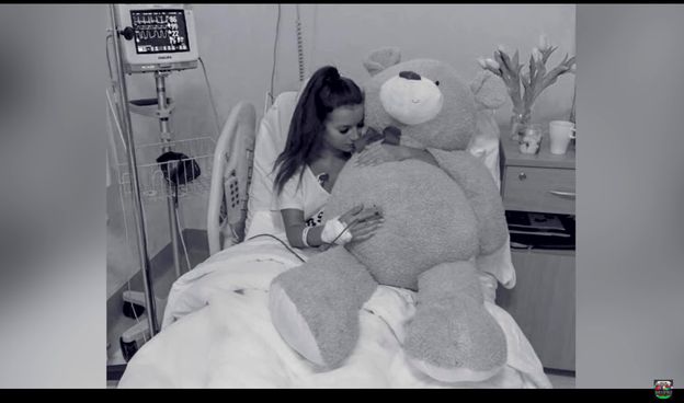 Natalia Janoszek wywróciła się w autobusie linii 503 i doznała WSTRZĄSU MÓZGU?! Stanowski: "Zażądałaś ogromnych pieniędzy"