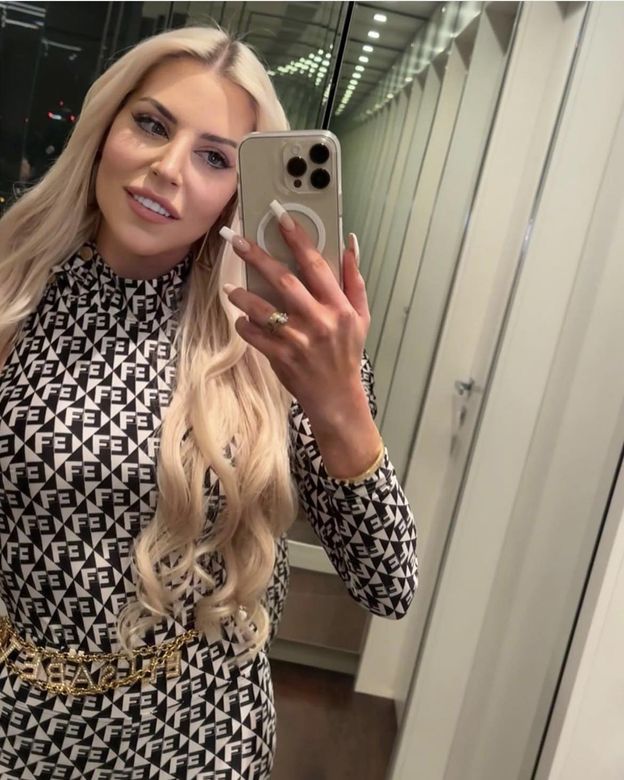 Julia von Stein reaguje (?) na oświadczenie sieci fast foodów po awanturze z pracownikiem restauracji. "Nie prowokuj, bo POKAŻĘ KŁY"