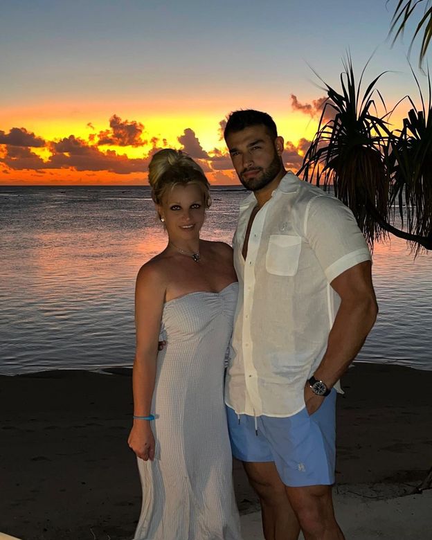 Britney Spears już pokazuje się BEZ OBRĄCZKI, a media martwią się o jej stan: "Nie ma kontaktu z rodziną. Sam był jej JEDYNYM WSPARCIEM" (FOTO)