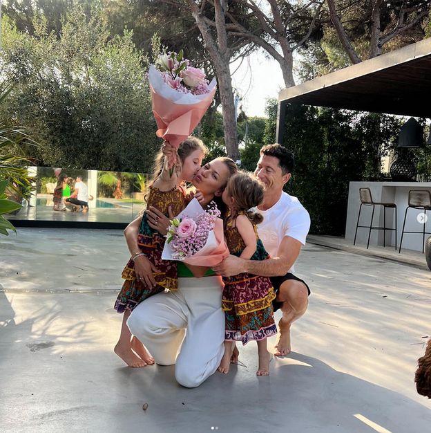 Anna Lewandowska UKRYWAŁA drogie torebki przed... paparazzi! Robertowi się to nie podobało: "Co ty wyprawiasz?!"