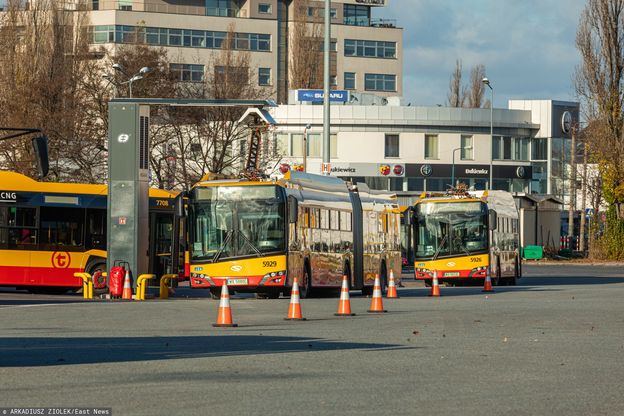 Natalia Janoszek wywróciła się w autobusie linii 503 i doznała WSTRZĄSU MÓZGU?! Stanowski: "Zażądałaś ogromnych pieniędzy"