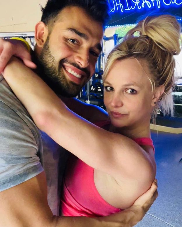 Britney Spears już pokazuje się BEZ OBRĄCZKI, a media martwią się o jej stan: "Nie ma kontaktu z rodziną. Sam był jej JEDYNYM WSPARCIEM" (FOTO)