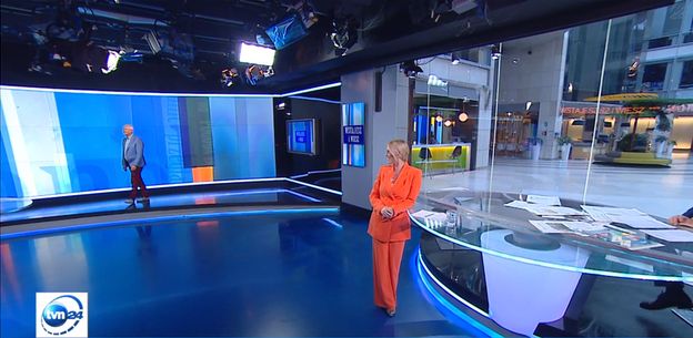 Seria WPADEK w TVN24. Prowadzący obracali sytuację w żart, potem wkroczył "człowiek w mroku"...