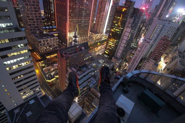 Remi Lucidi zginął po upadku z 68. piętra. Wcześniej wspinał się na wieżowiec w Warszawie