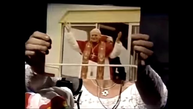 Sinead O'Connor PODARŁA zdjęcie Jana Pawła II. Ten występ zaważył na jej karierze