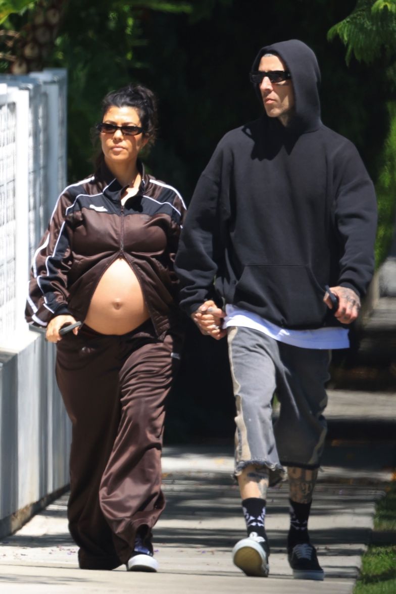 Kourtney Kardashian niczym Rihanna. Tak wyeksponowała ciążowy brzuszek