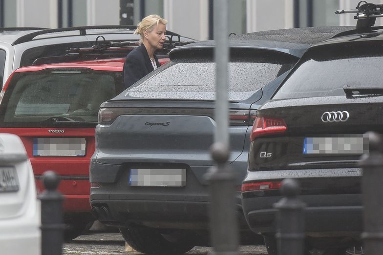 Małgorzata Kożuchowska wysiada z drogiego auta