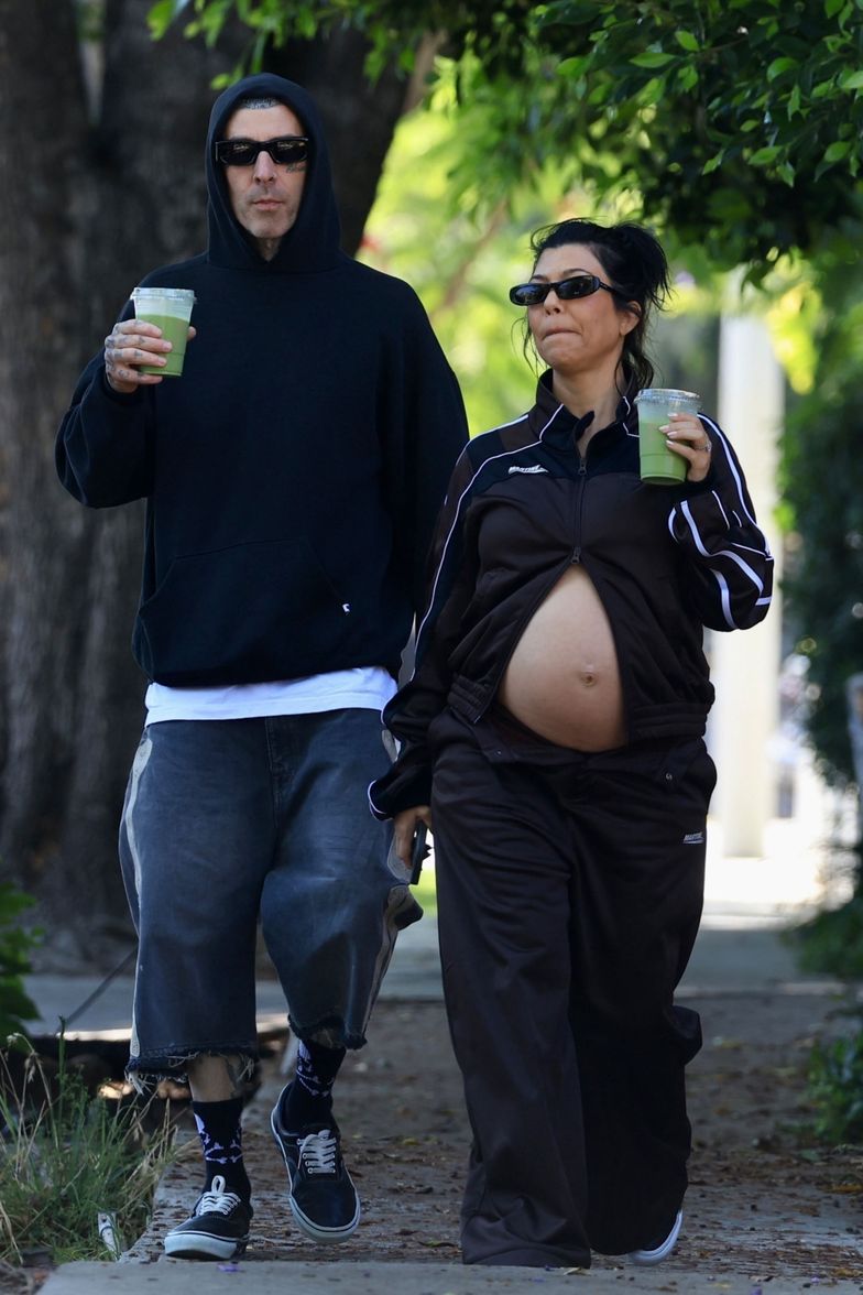 Kourtney Kardashian niczym Rihanna. Tak wyeksponowała ciążowy brzuszek