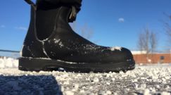 Sól ze śniegiem niszczy obuwie. Oto kilka sposobów, by temu zapobiec