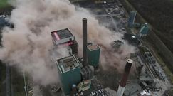 Niemcy likwidują starą elektrownię. Spektakularne nagranie z wyburzenia