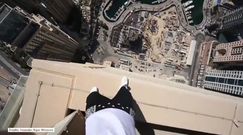 Pokaz akrobacji na drapaczu chmur w Dubaju 