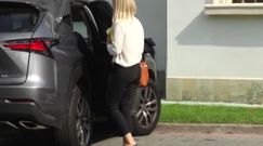 Kasia Tusk wsiada do Lexusa   