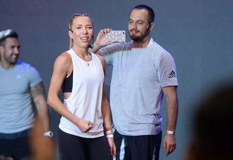 Chodakowska podskakuje z mężem na "targach fitness" (ZDJĘCIA)