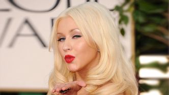 Christina Aguilera SZOKUJE METAMORFOZĄ na latynoskich Grammy. Fani: "Powinna POZWAĆ CHIRURGA!" (ZDJĘCIA)